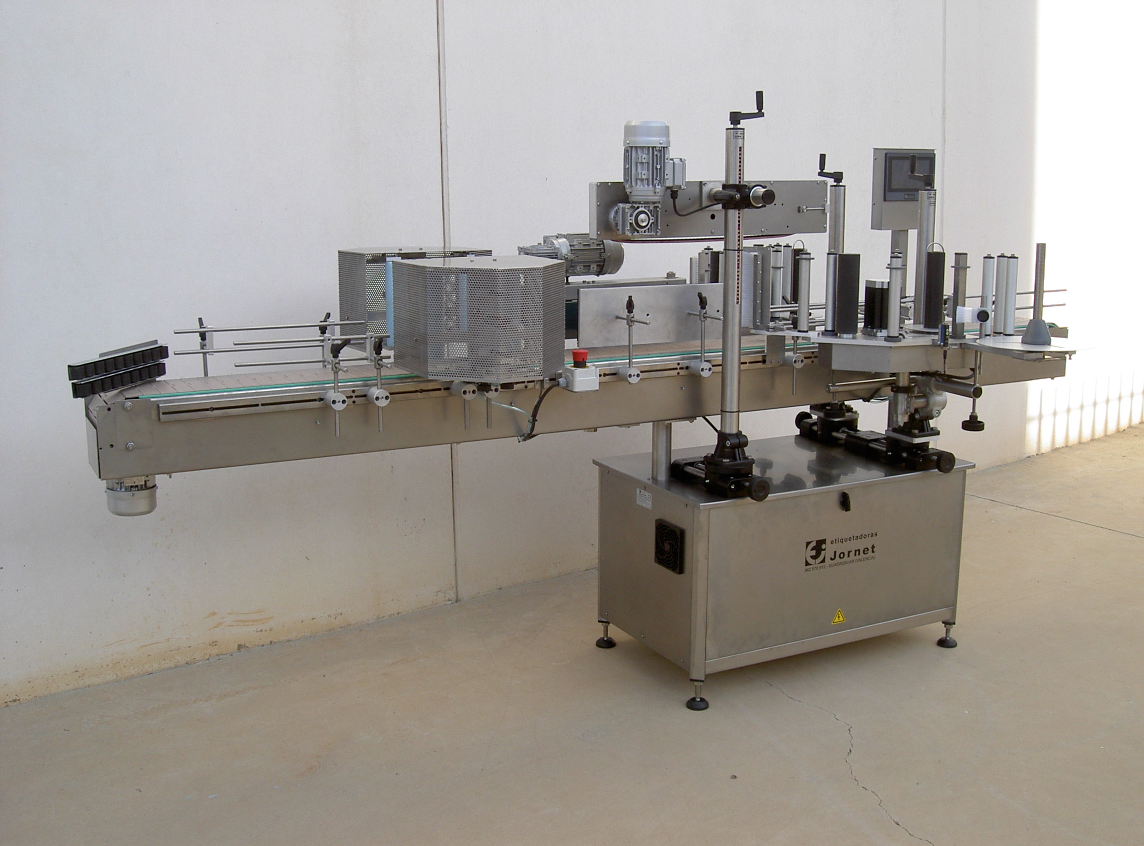 Etiquetadora para garrafas rectangulares